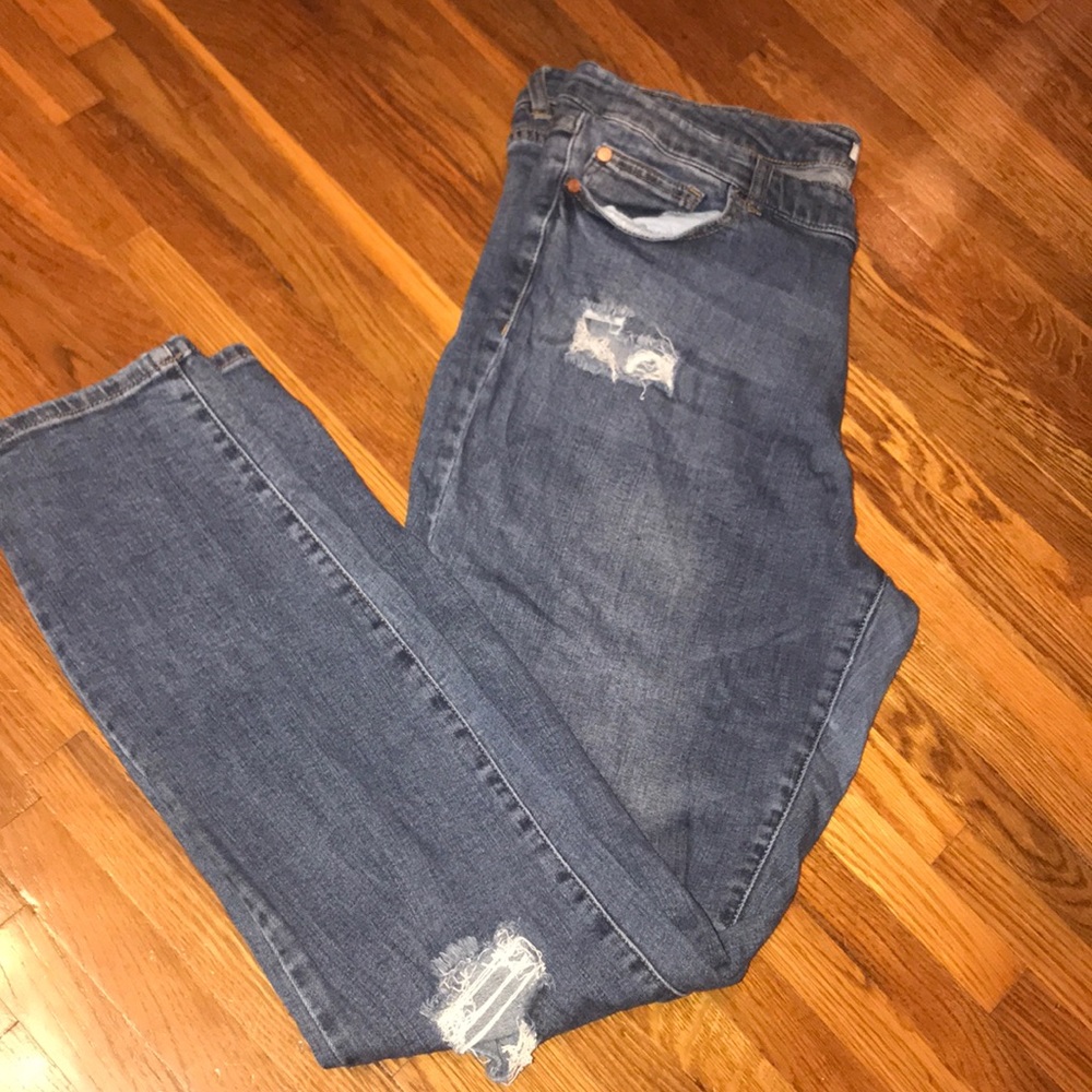 Skinny ripped denim jeans ❣️